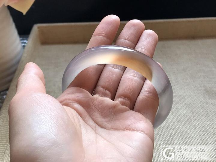 灰紫色俏色手镯_手镯玉髓