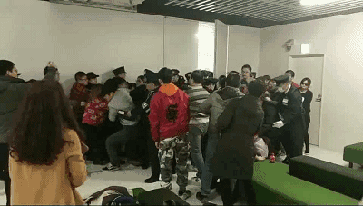 [转帖分享] 175名中国游客滞留日本机场 与警方发生冲突_贴图新闻闲聊