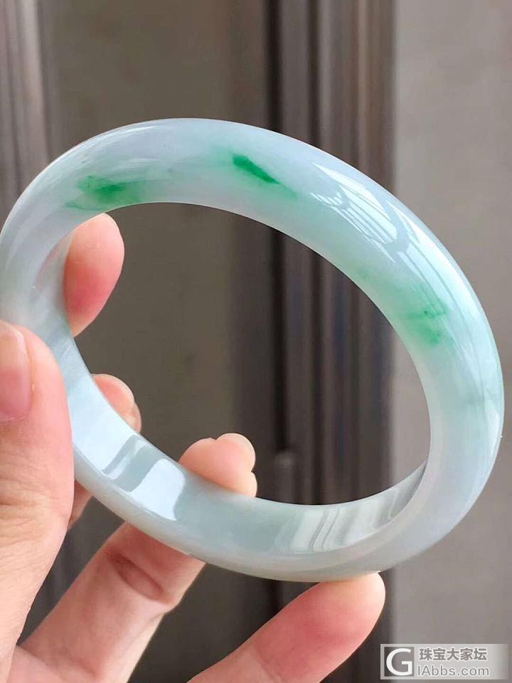 冰糯种飘阳绿宽边手镯_手镯翡翠