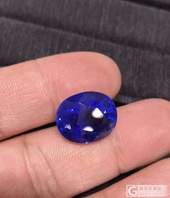 各位大师帮忙看看这颗蓝宝石，这样算什么颜色_刻面宝石蓝宝石