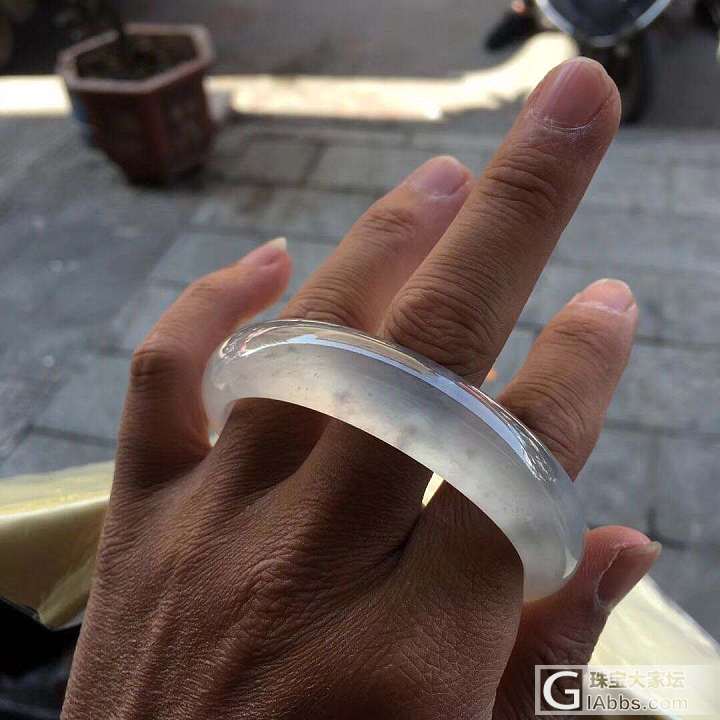 冰种起光，飘黄，内圈有矿点扣得到，56.5/14.2/7.6，四万，喜欢捡漏的懂..._手镯翡翠