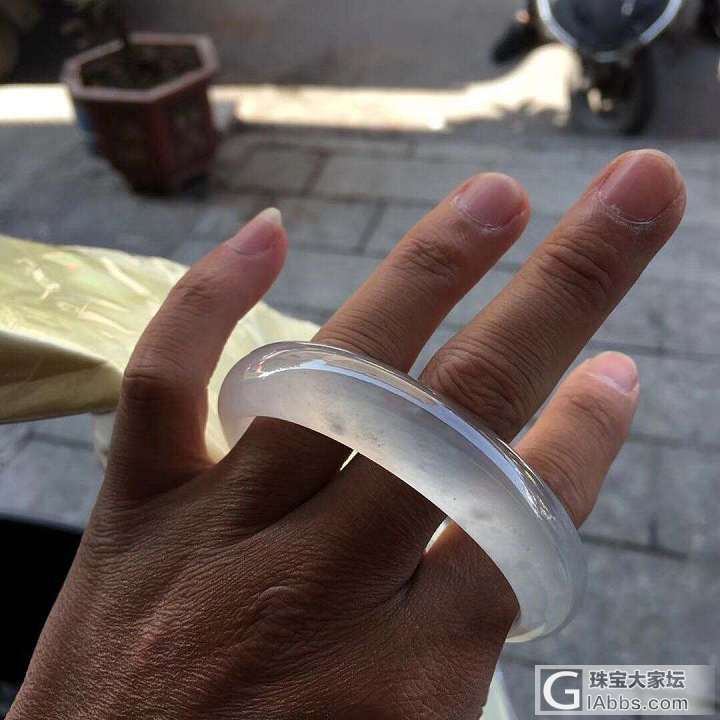 冰种起光，飘黄，内圈有矿点扣得到，56.5/14.2/7.6，四万，喜欢捡漏的懂..._手镯翡翠