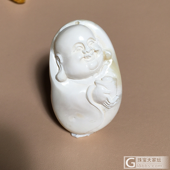 瓷白弥勒_蜜蜡挂件