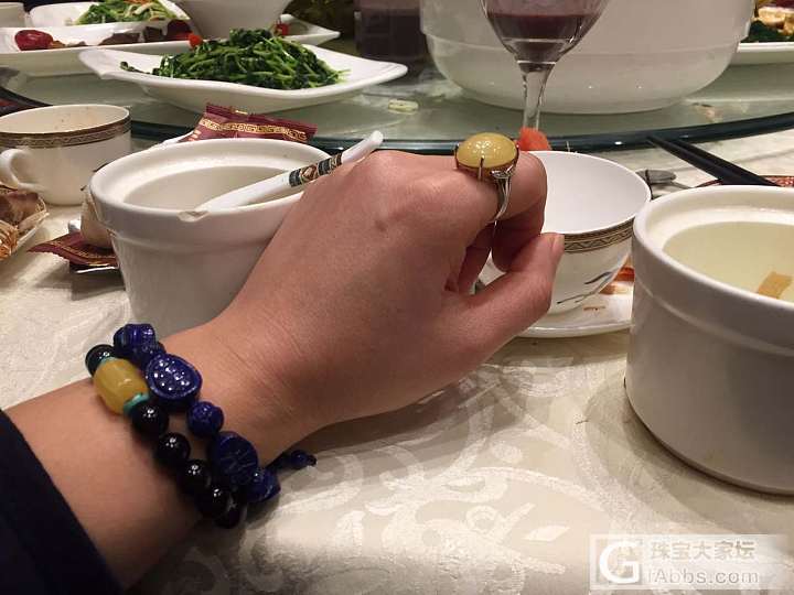 吃年夜饭了_戒指蜜蜡