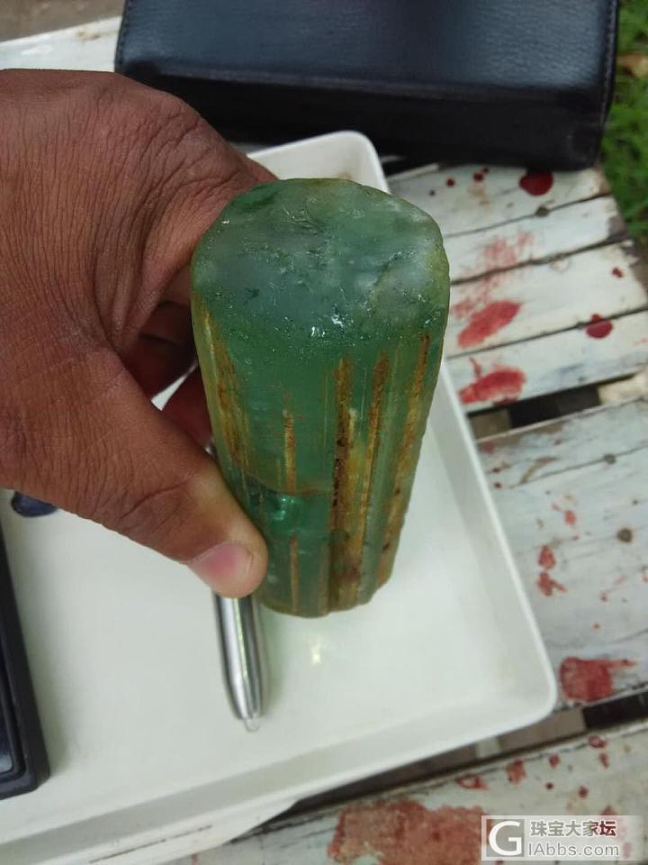 一石一故事_原石祖母绿