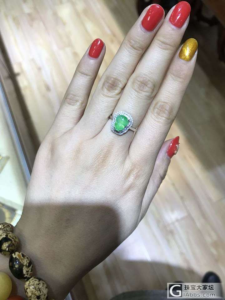 应个红配绿的景色，已经无心工作 🤩_搭配