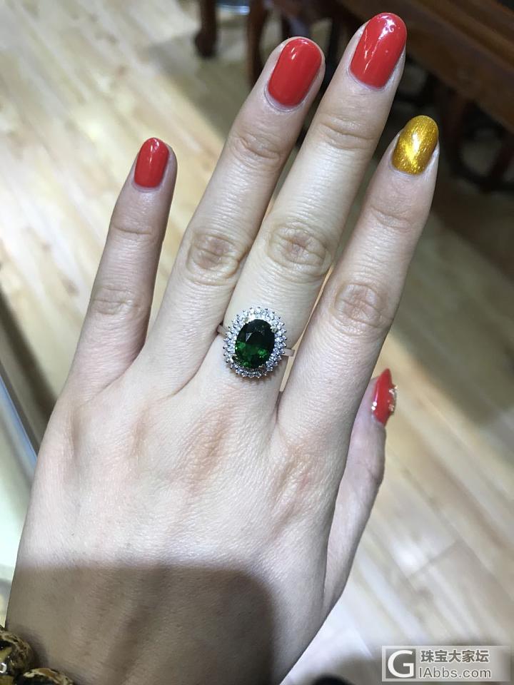 应个红配绿的景色，已经无心工作 🤩_搭配