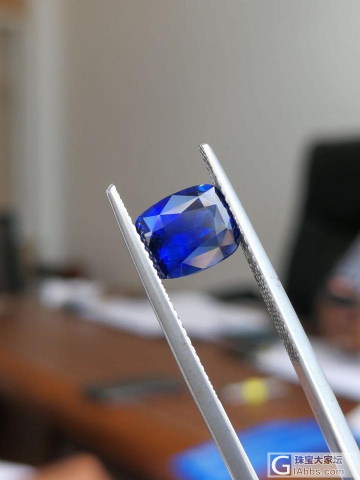 斯里兰卡蓝宝石，2.52克拉，价格可以商议，现货！有兴趣可以私聊_刻面宝石蓝宝石