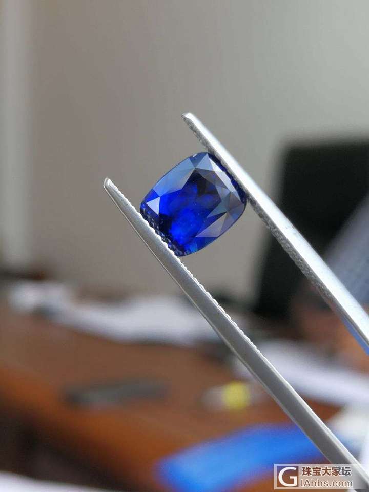 斯里兰卡蓝宝石，2.52克拉，价格可以商议，现货！有兴趣可以私聊_刻面宝石蓝宝石