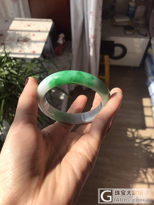 阳绿58圈口翡翠镯子_手镯翡翠
