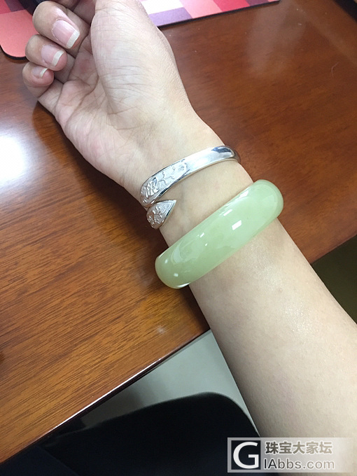 黄口镯和张宝源叠戴_搭配银和田玉