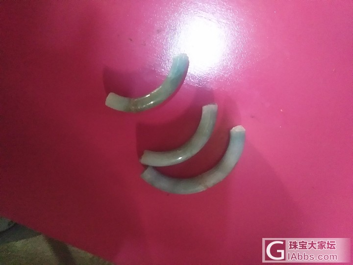 戴要三十年的玉镯，变成了这样。😭😭😭😭😭😭😭😭😭😭😭😭_破损翡翠