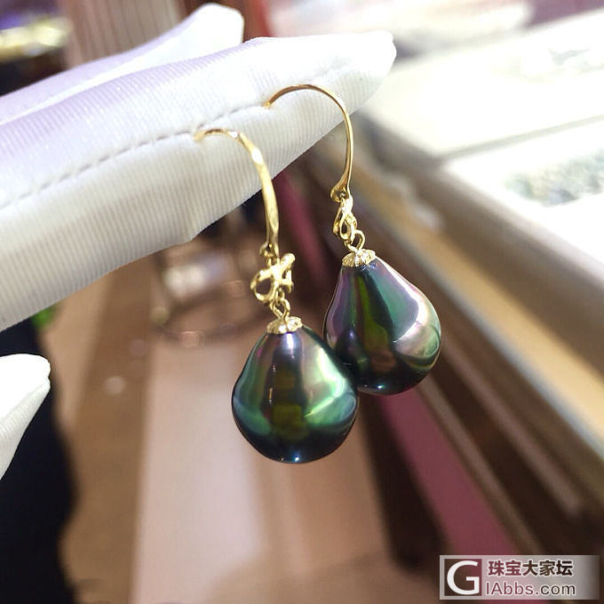 这样的耳环很美吧，简单不失优雅_耳坠海水珍珠珍珠