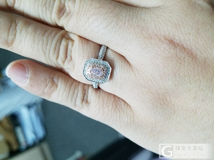 美丽大方的粉钻戒指_戒指彩钻