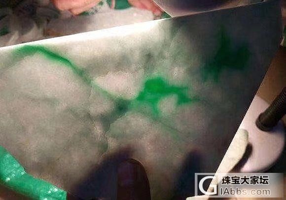 玉不琢不成器，翡翠毛料到成品的成功蜕变~_打磨翡翠