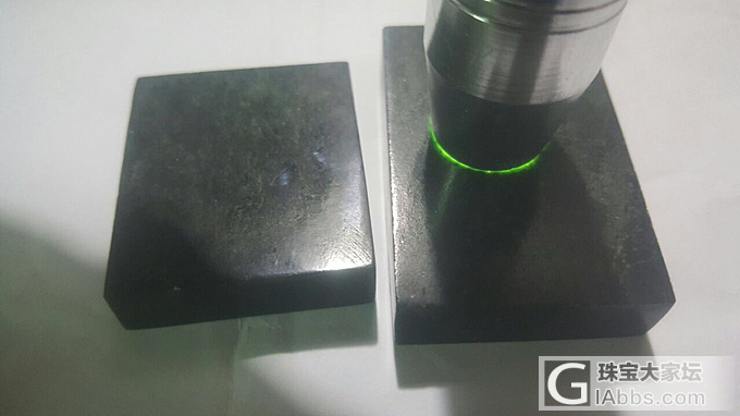 请问有人知道这是什么玉吗&是否有价值呢？_赌石