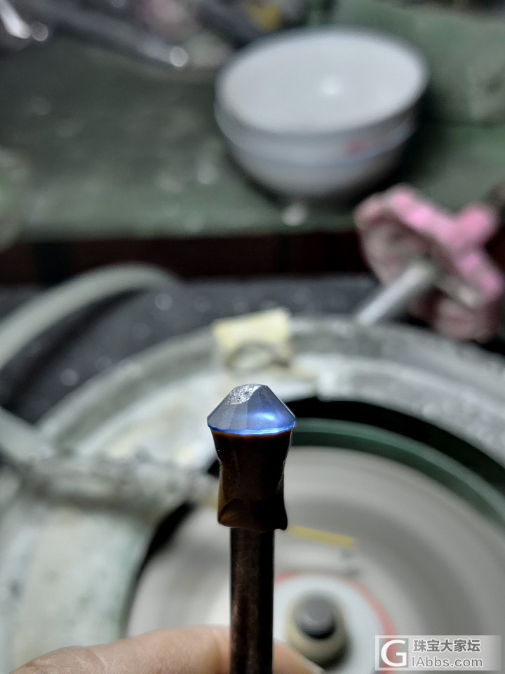 想知道国内蓝宝石如何切割的进来看看…_打磨蓝宝石