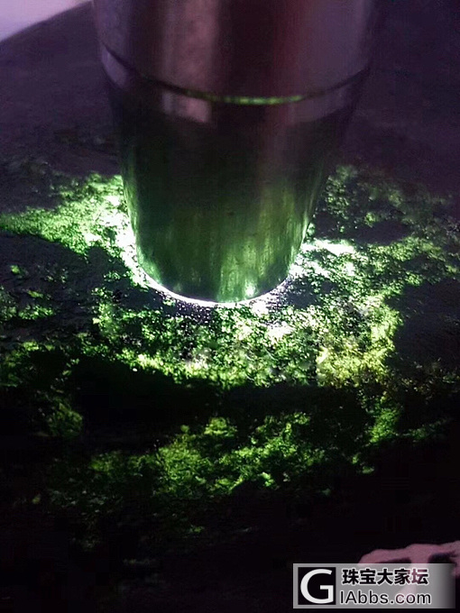 翡翠赌石_赌石翡翠