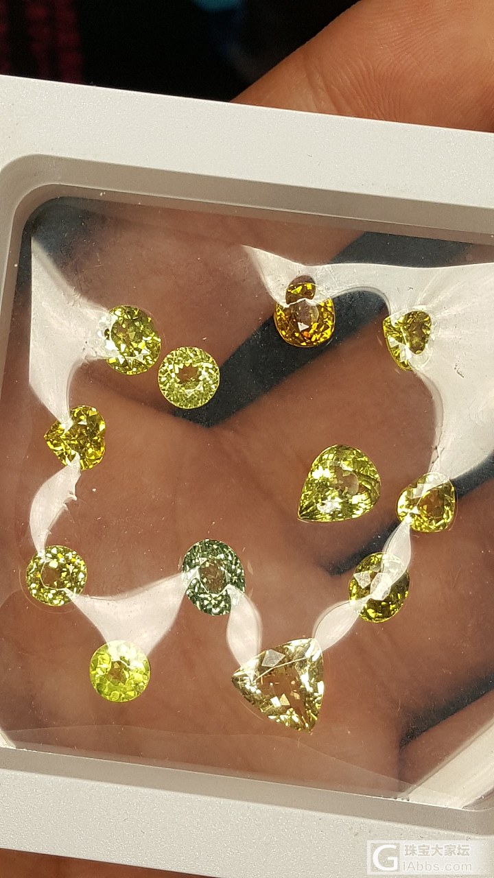 金绿色的半宝石_刻面宝石彩色宝石