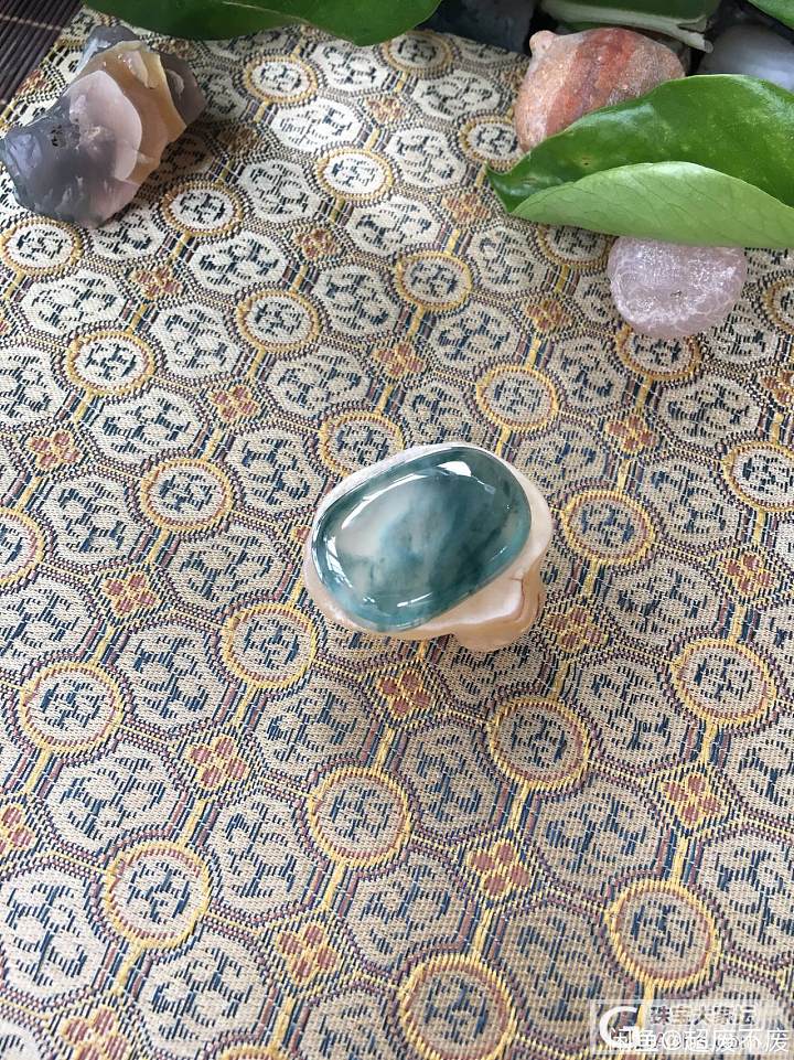 买了一个蓝水飘花福贝_戒面翡翠