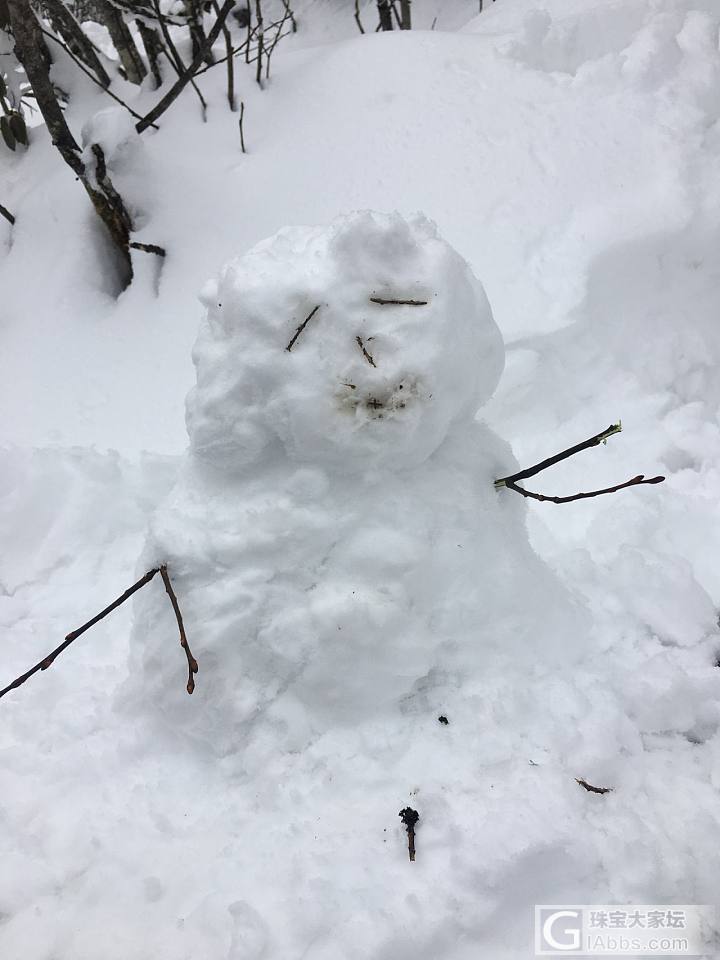 今天去海螺沟看到做好的雪人_旅游