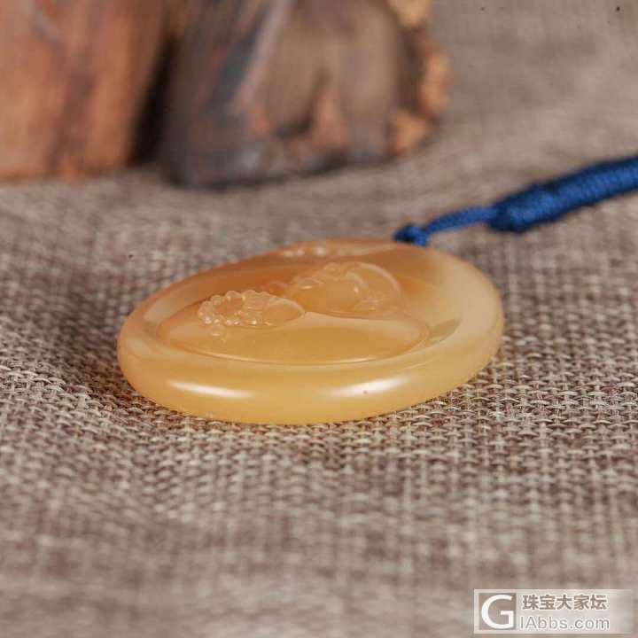 【爱玉玉铺】中国玉石雕刻大师侯晓峰老师作品 一团和气_黄玉挂件