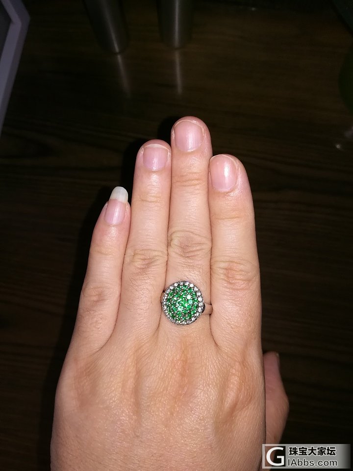 好几年前买的群镶祖母绿戒指，这个款到底是好不好看呢？_戒指祖母绿