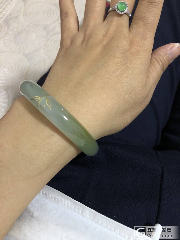 摔出一条竖裂，但是还没断的翡翠手镯还能继续戴吗？_破损翡翠