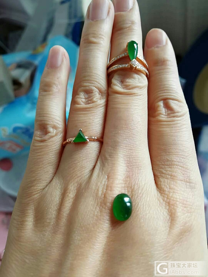 昨天逛上海国际珠宝展！收了两枚戒指，一个绿蛋蛋！大家来猜猜总价格！_原石戒指翡翠
