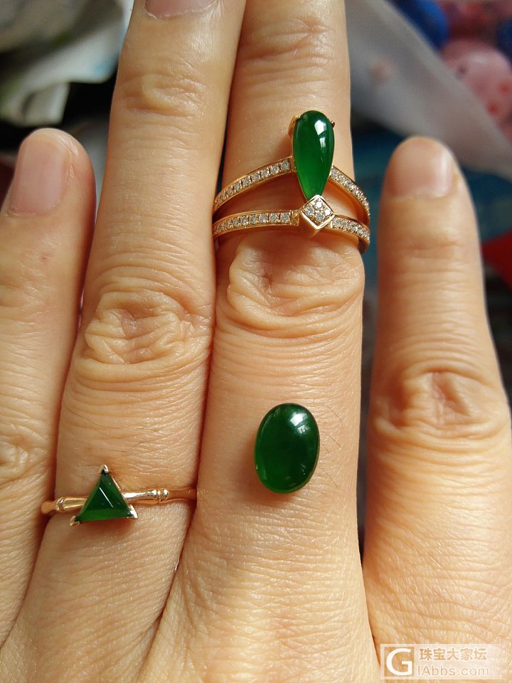 昨天逛上海国际珠宝展！收了两枚戒指，一个绿蛋蛋！大家来猜猜总价格！_原石戒指翡翠