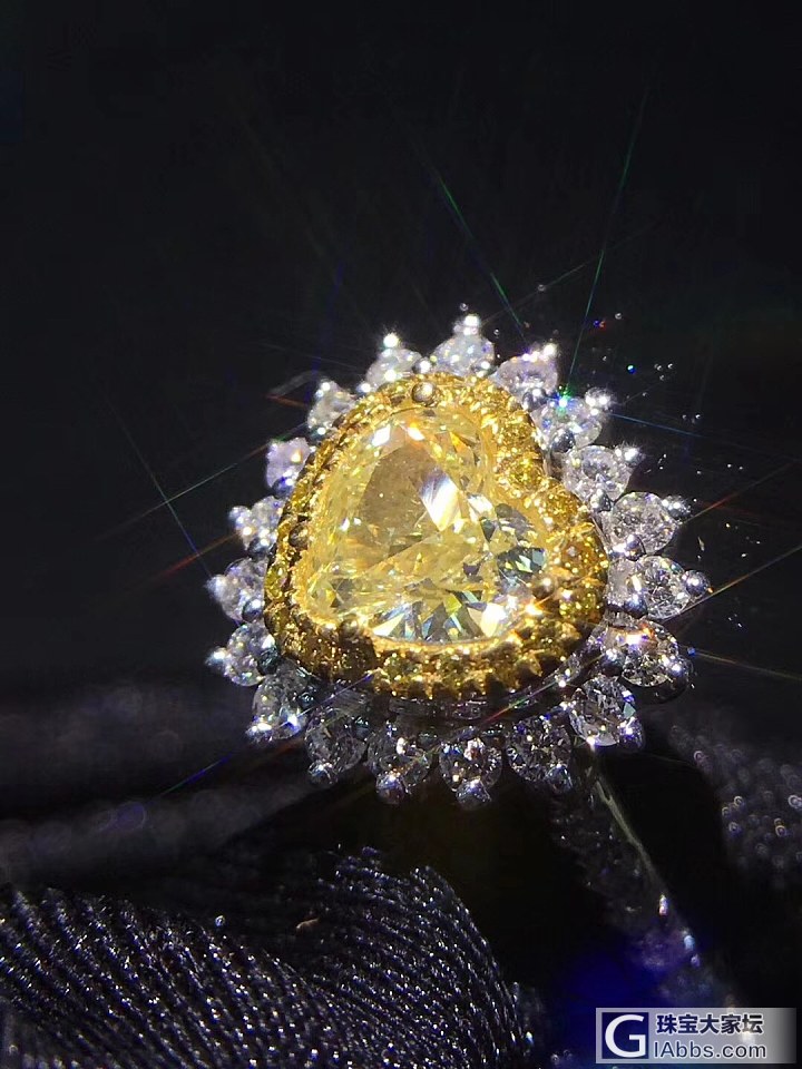 【闪耀4号】 17k金钻石镶嵌天然黄钻戒指 戴妃款 主石：0.57ct_彩钻异形钻戒指