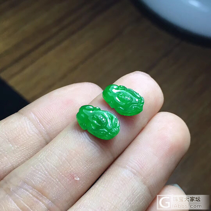 阳绿翡翠招财貔貅戒面一对_戒面翡翠