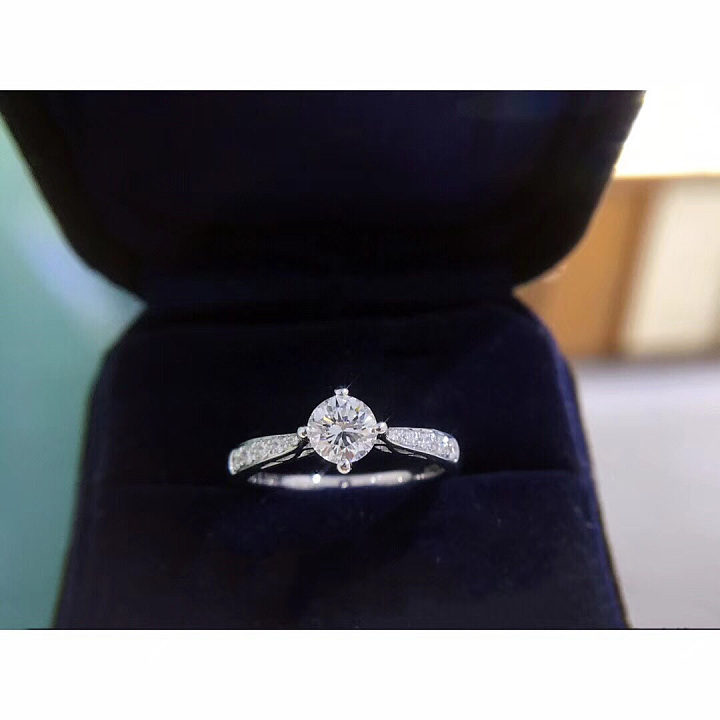 精美璀璨四爪钻戒💍，国内证书，手寸14号_戒指钻石