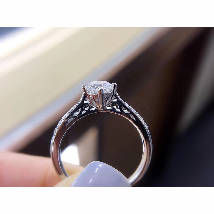 精美璀璨四爪钻戒💍，国内证书，手寸14号_戒指钻石