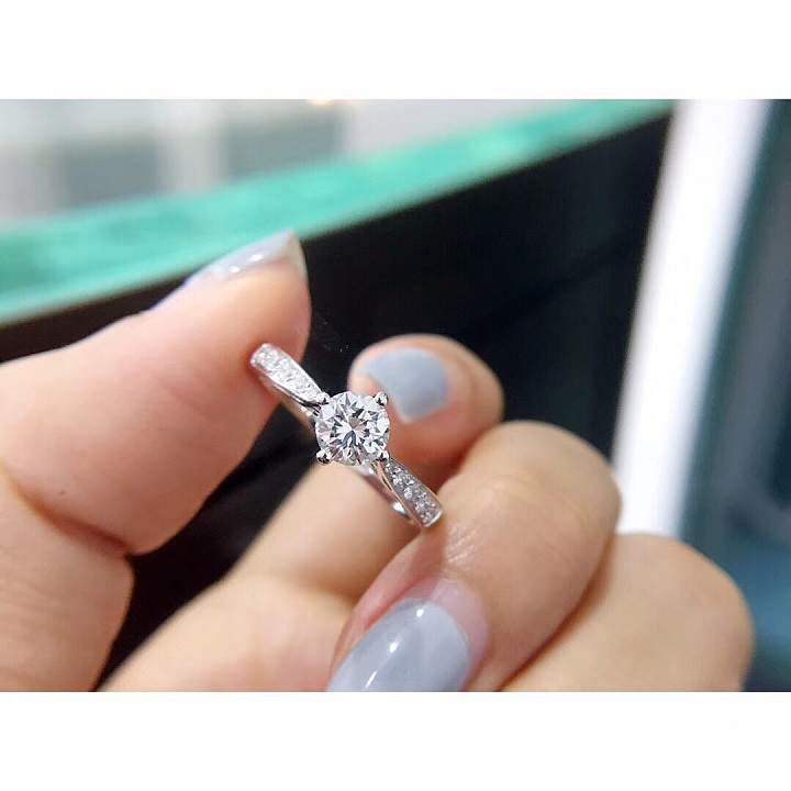 精美璀璨四爪钻戒💍，国内证书，手寸14号_戒指钻石