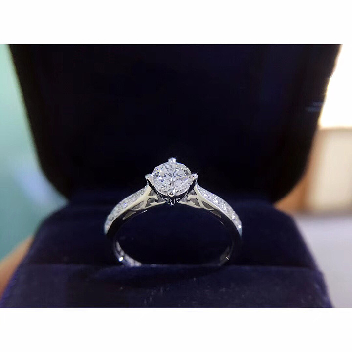 精美璀璨四爪钻戒💍，国内证书，手寸14号_戒指钻石