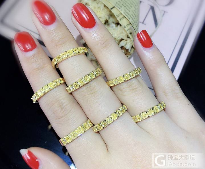 ✨新货上架✨
黄钻排戒又出新货。
现货8枚，上乘品质。
13/14号圈，价格实惠..._戒指彩钻