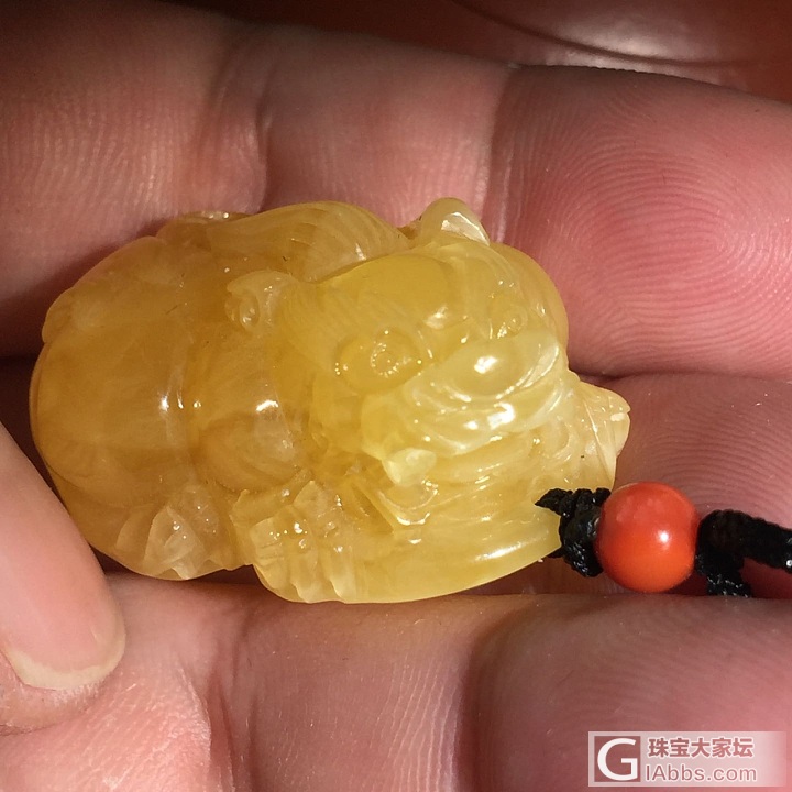 精美鸡油黄琥珀蜜蜡雕件_挂件蜜蜡