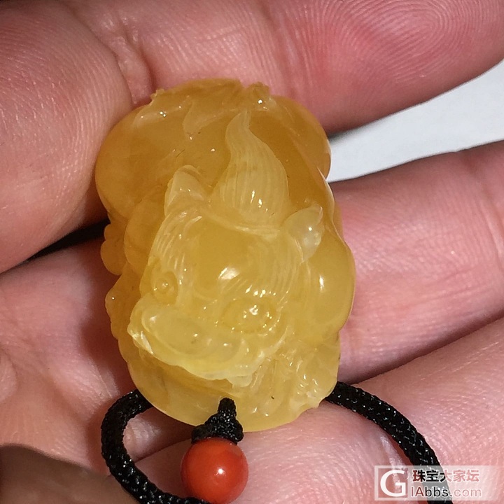 精美鸡油黄琥珀蜜蜡雕件_挂件蜜蜡