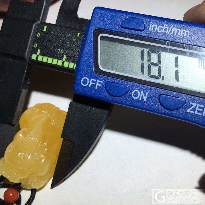 精美鸡油黄琥珀蜜蜡雕件_挂件蜜蜡