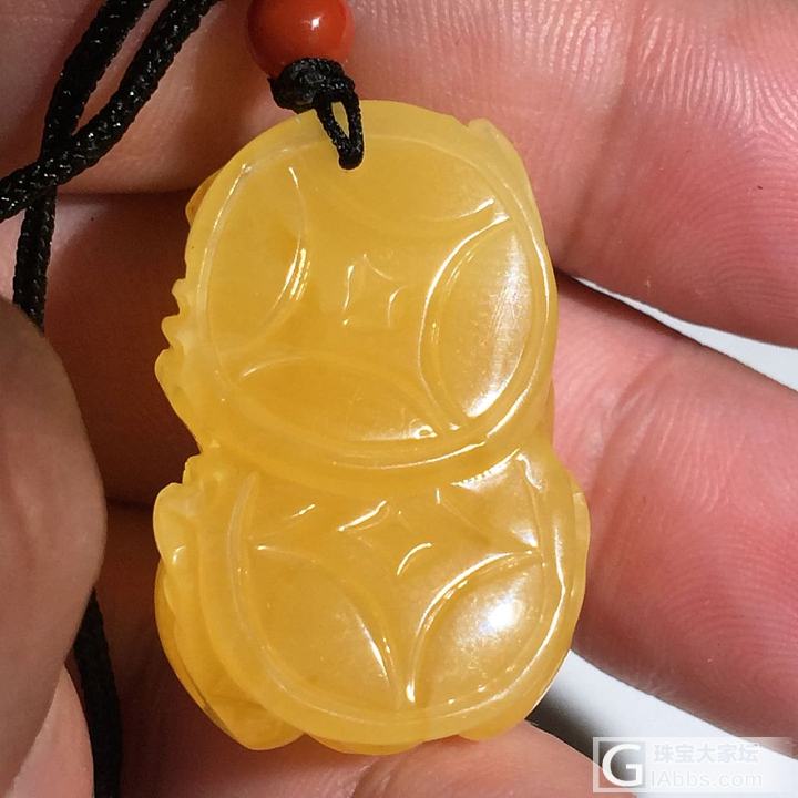 精美鸡油黄琥珀蜜蜡雕件_挂件蜜蜡