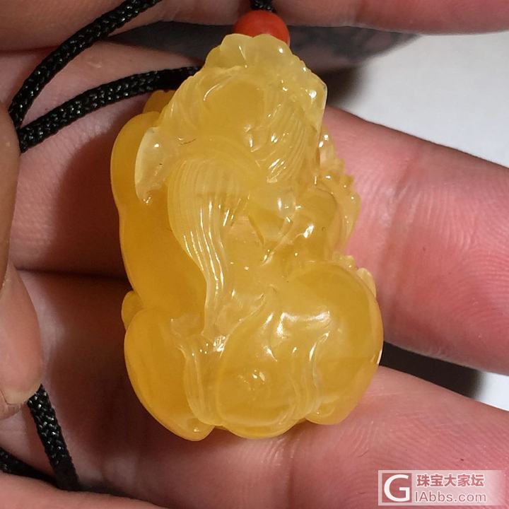 精美鸡油黄琥珀蜜蜡雕件_挂件蜜蜡