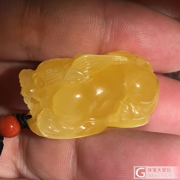 精美鸡油黄琥珀蜜蜡雕件_挂件蜜蜡