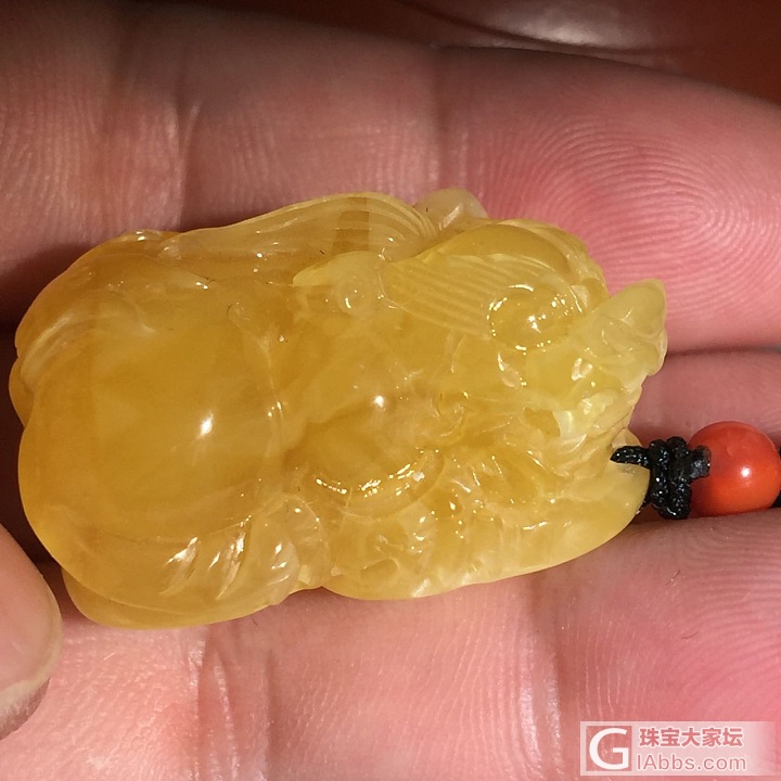 精美鸡油黄琥珀蜜蜡雕件_挂件蜜蜡