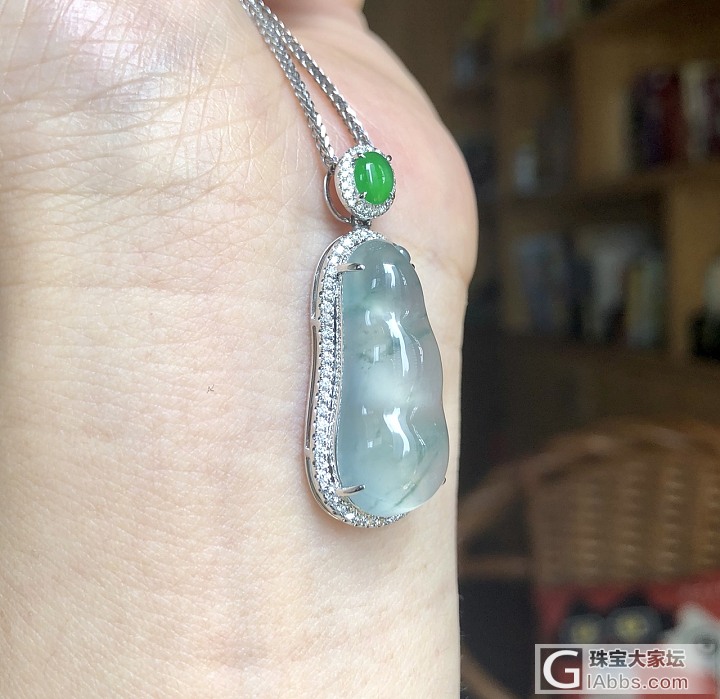强莹光木那豆子_吊坠闲鱼翡翠