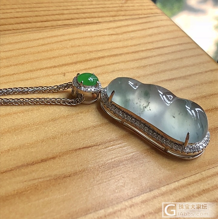 强莹光木那豆子_吊坠闲鱼翡翠