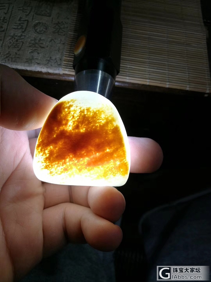 晚上看球，那白天就赏玉吧_挂件和田玉