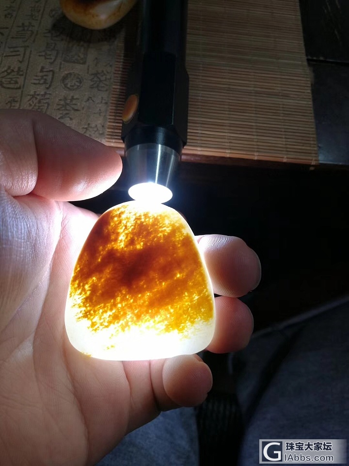 晚上看球，那白天就赏玉吧_挂件和田玉
