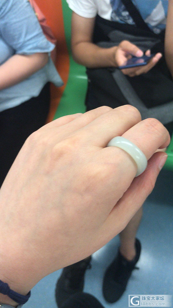 这算什么颜色的皮子呢_戒指扳指和田玉