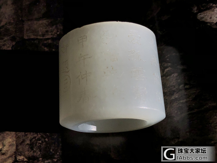 信仰與_彩色宝石戒指和田玉